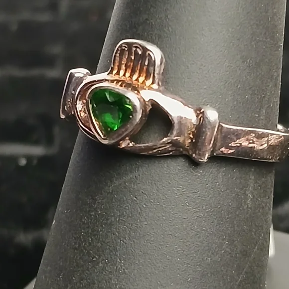 Green Heart Claddagh-Style Women's Ring - Rose Gold Sterling Silver - Picture 5 of 12